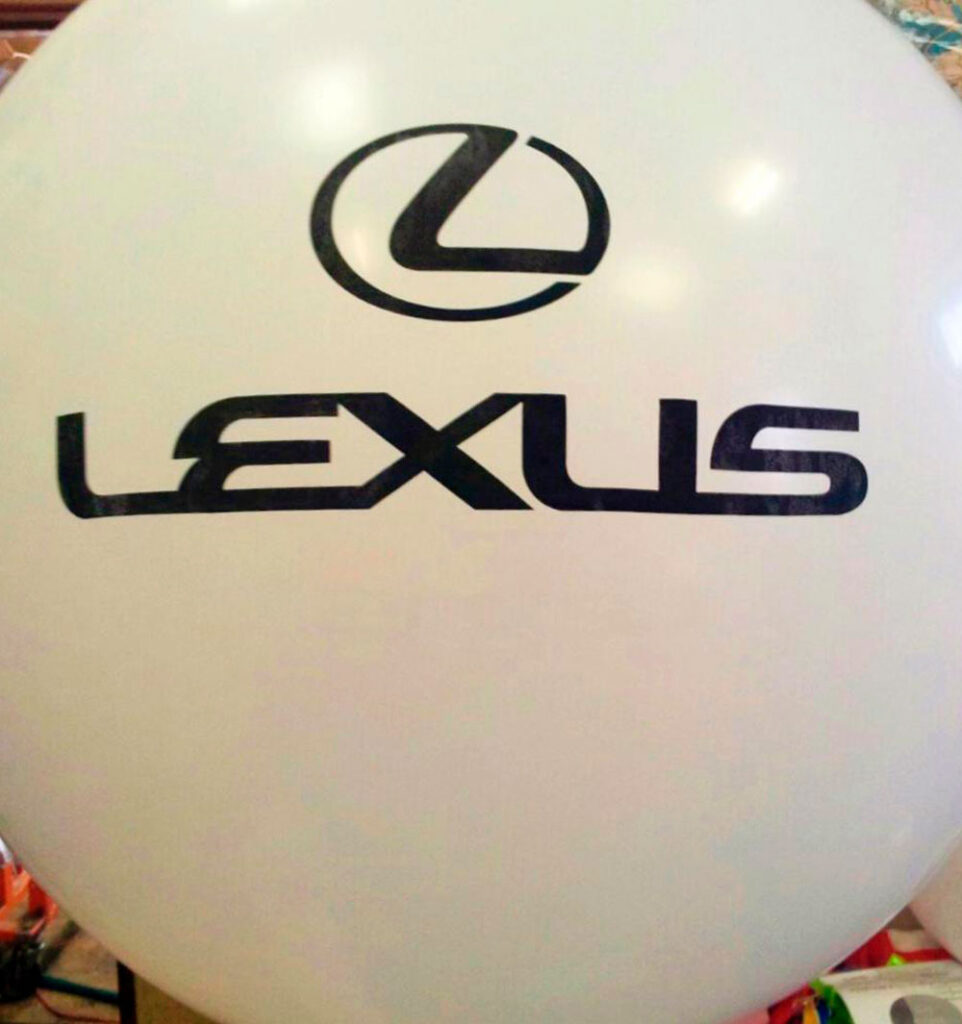 Большой воздушный шарик с логотипом lexus