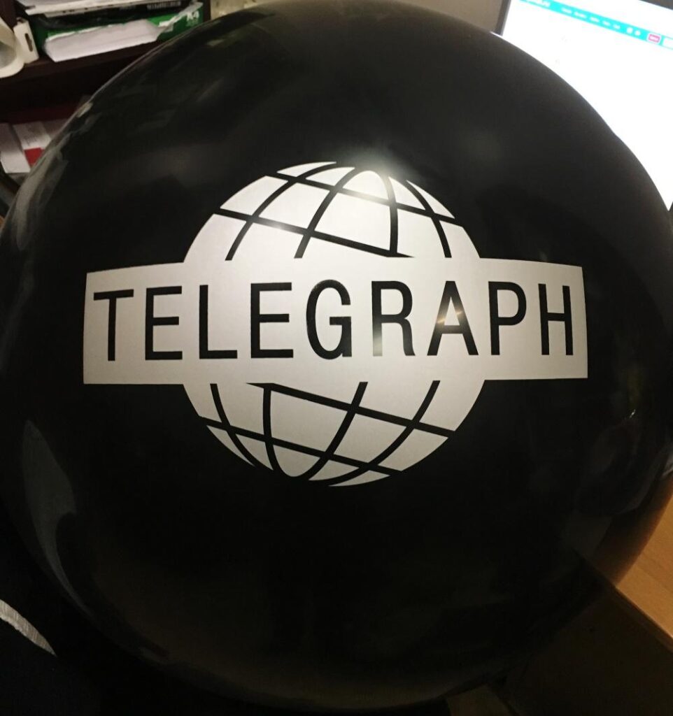 Большой воздушный шарик с логотипом telegraph